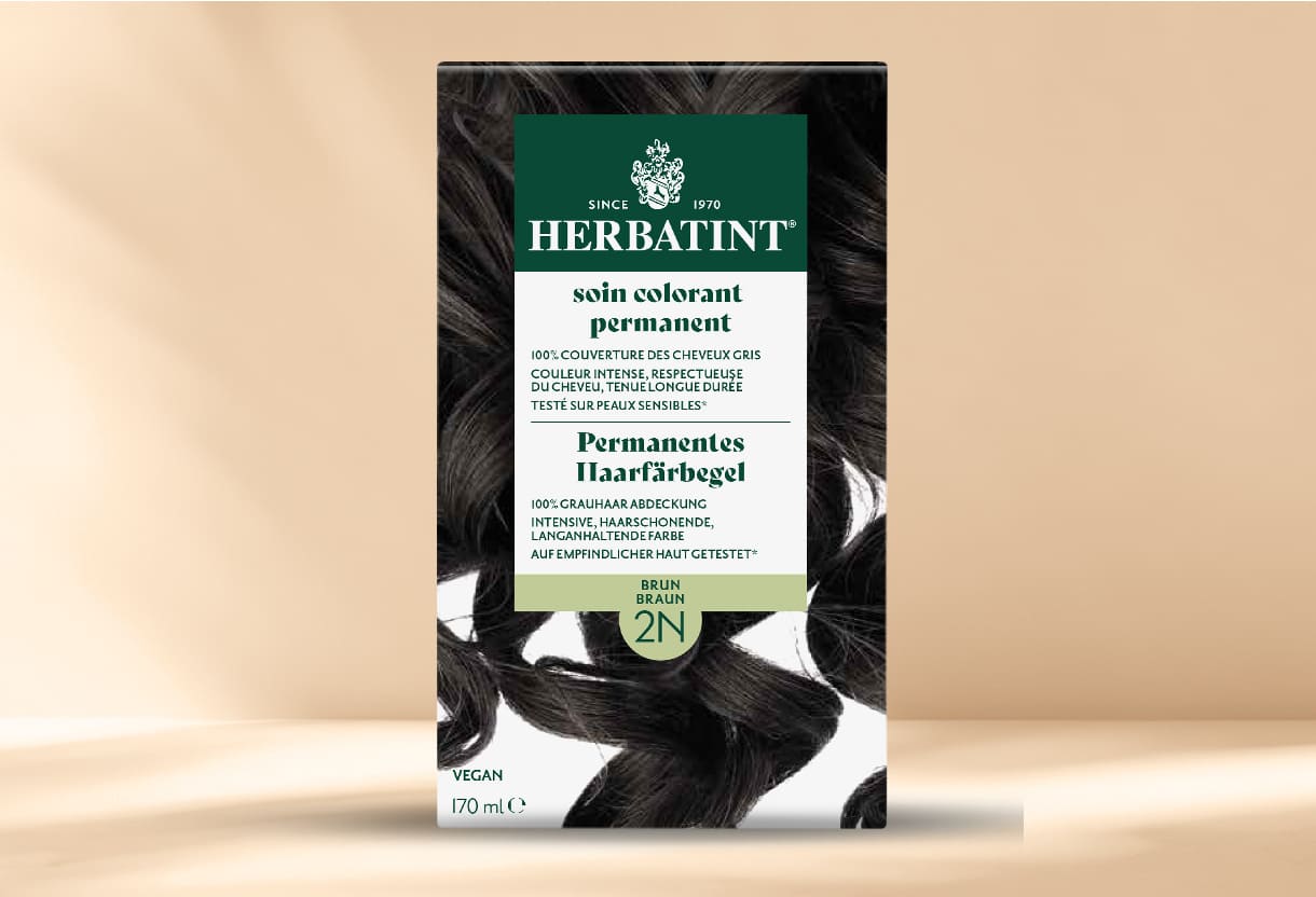 Herbatint 2N braune, ammoniakfreie Haarfarbe mit dem Produkt prominent präsentiert
