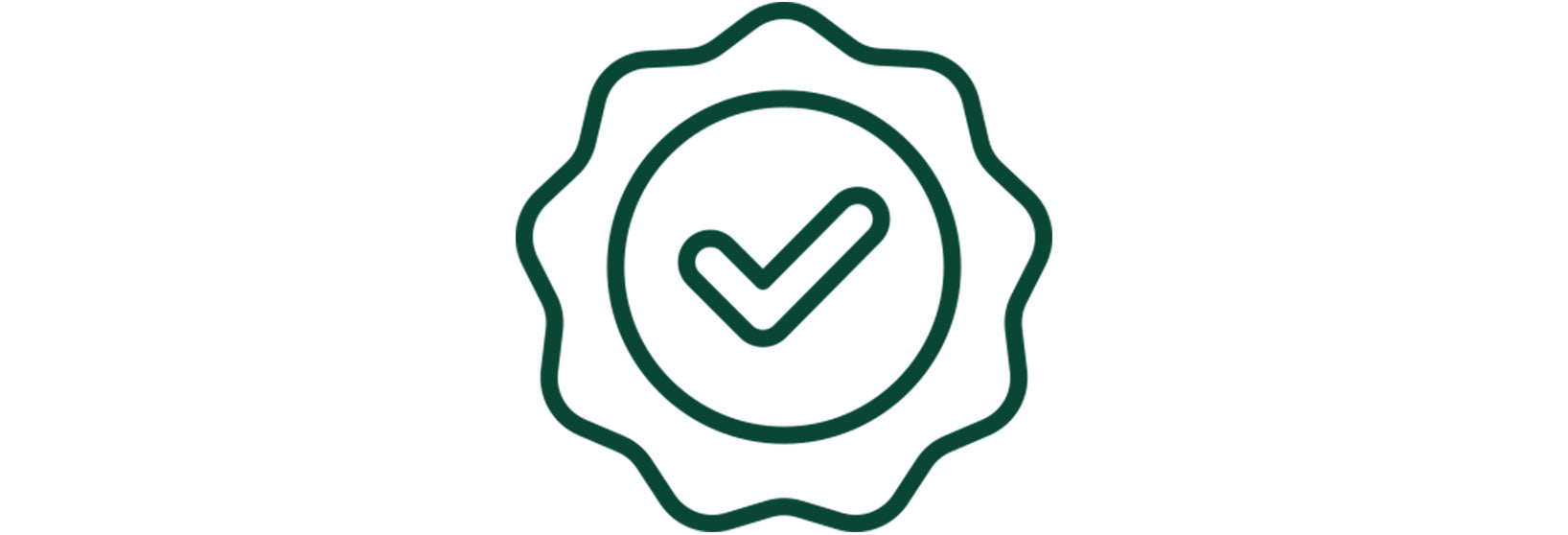 Symbole vert foncé en forme de sceau avec une coche au centre, communiquant la garantie, la qualité certifiée et la sécurité pour les peaux sensibles