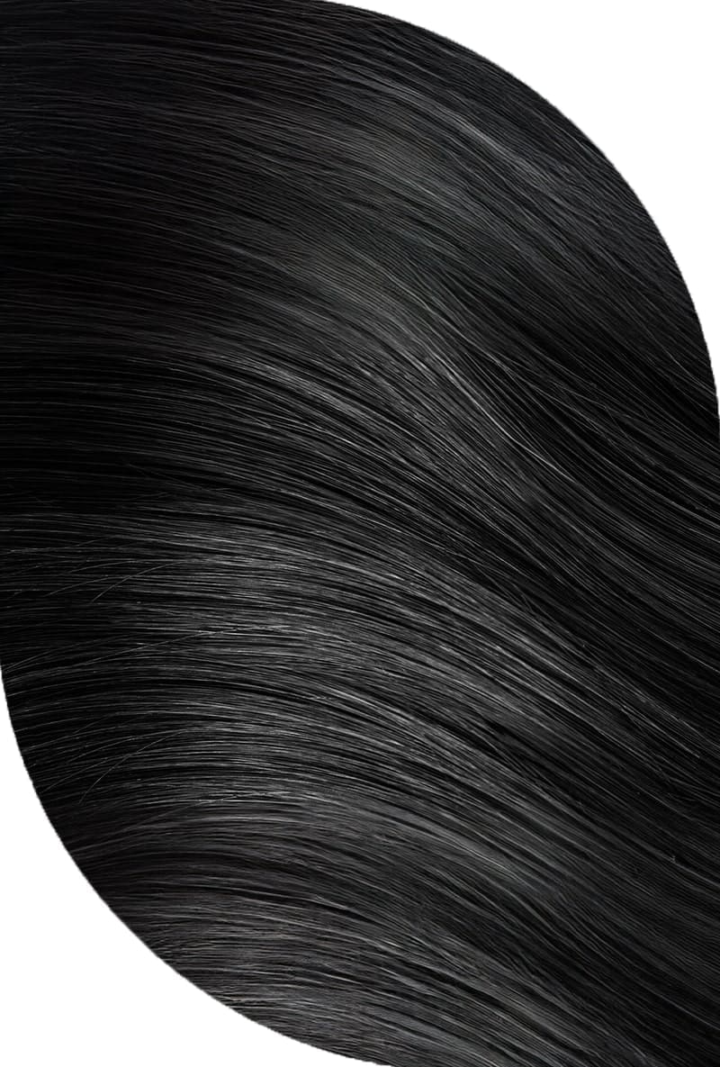 Schwarze Haarsträhne zur Darstellung des Farbtons der temporären Haarmascara von Herbatint