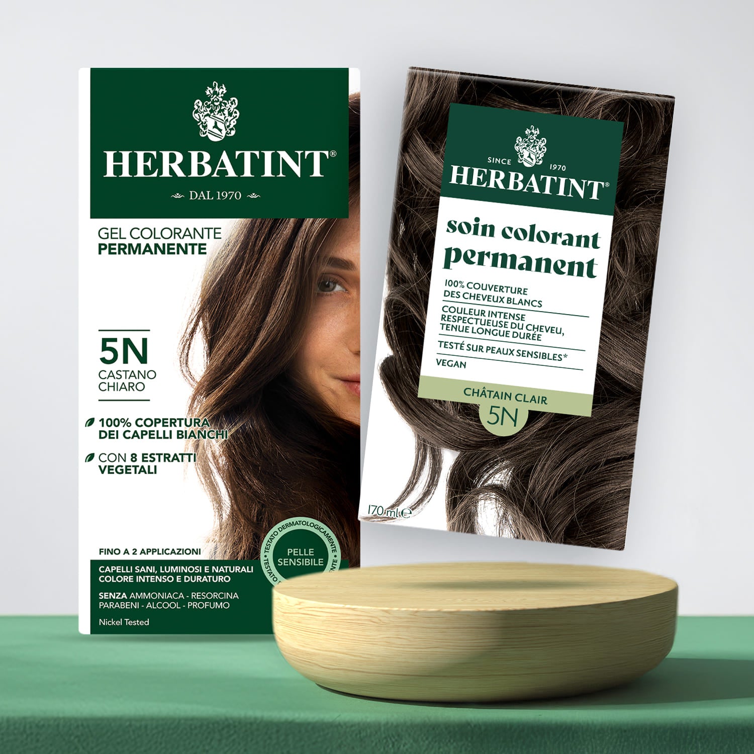 Comparaison entre l’ancien et le nouveau packaging de la coloration Herbatint 5N châtain clair, montrant un design moderne actualisé