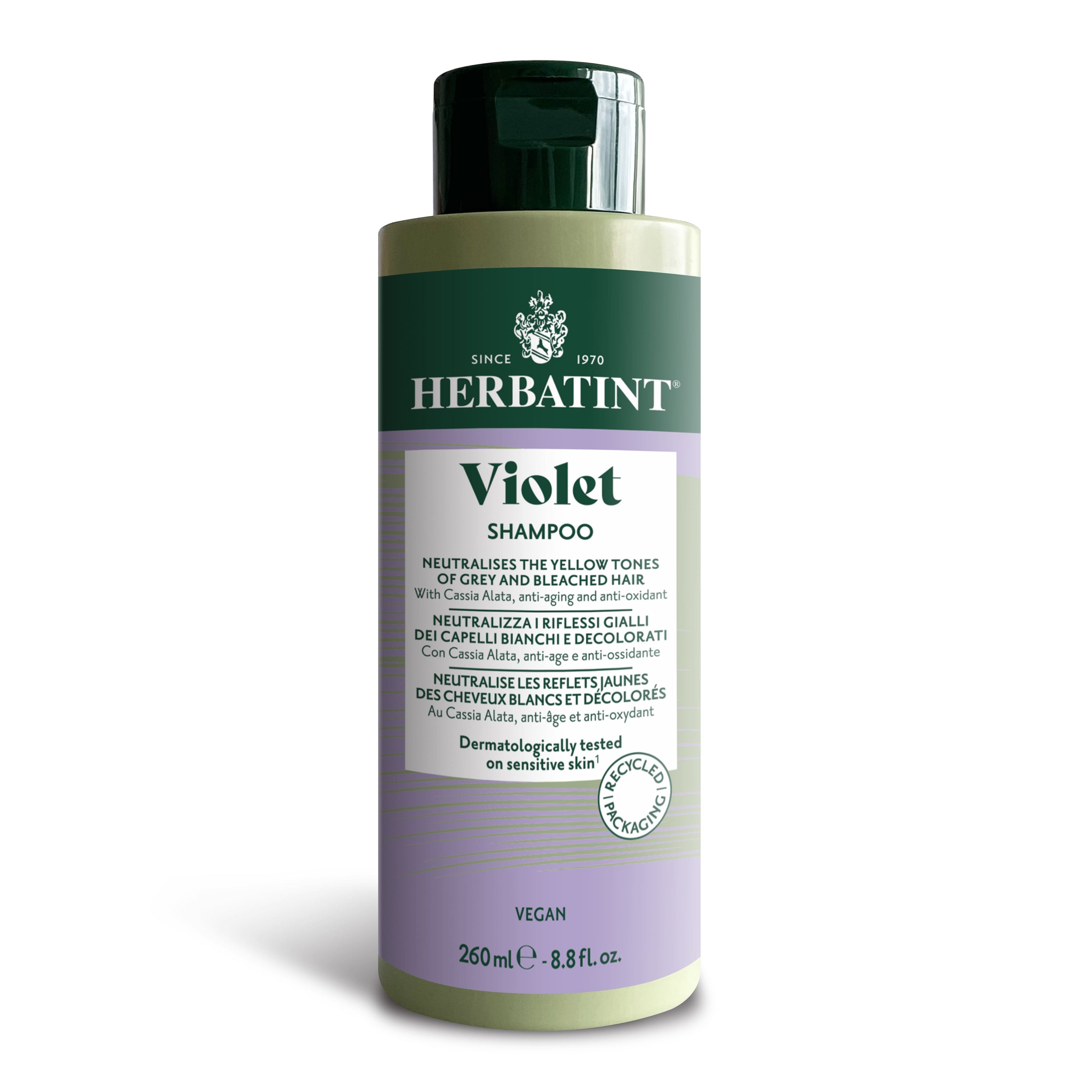 Fles van 260 ml Herbatint Violet shampoo, vegan formule die gele tonen in wit of geblondeerd haar neutraliseert; bevat Cassia Alata met antioxiderende en anti-verouderingseigenschappen; dermatologisch getest op een gevoelige huid